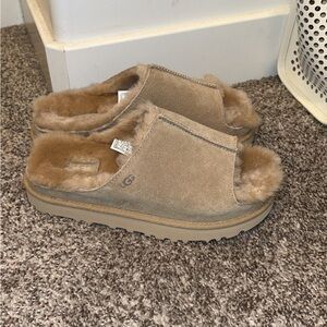 UGG Womens Tan Fuzzy Platform Slide Sandals